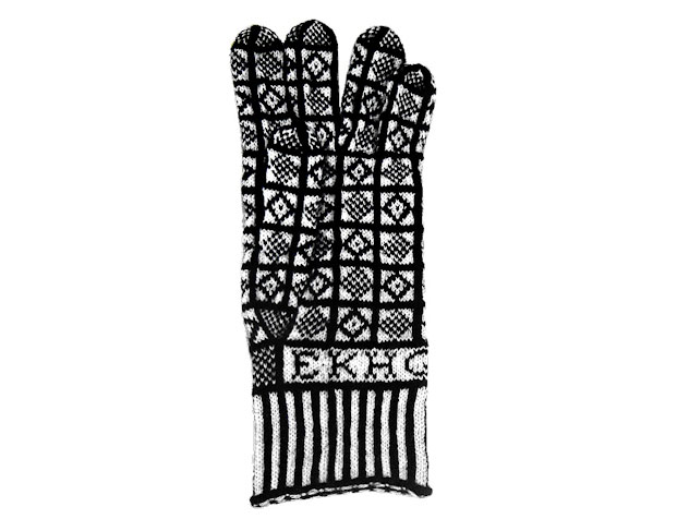 Knitting History Forum/Early Knitting History Group Reconstruction Knitted Sanquhar Glove courtesy of Kirstie Buckland. PLEASE DO NOT USE IMAGE WITHOUT PERMISSION